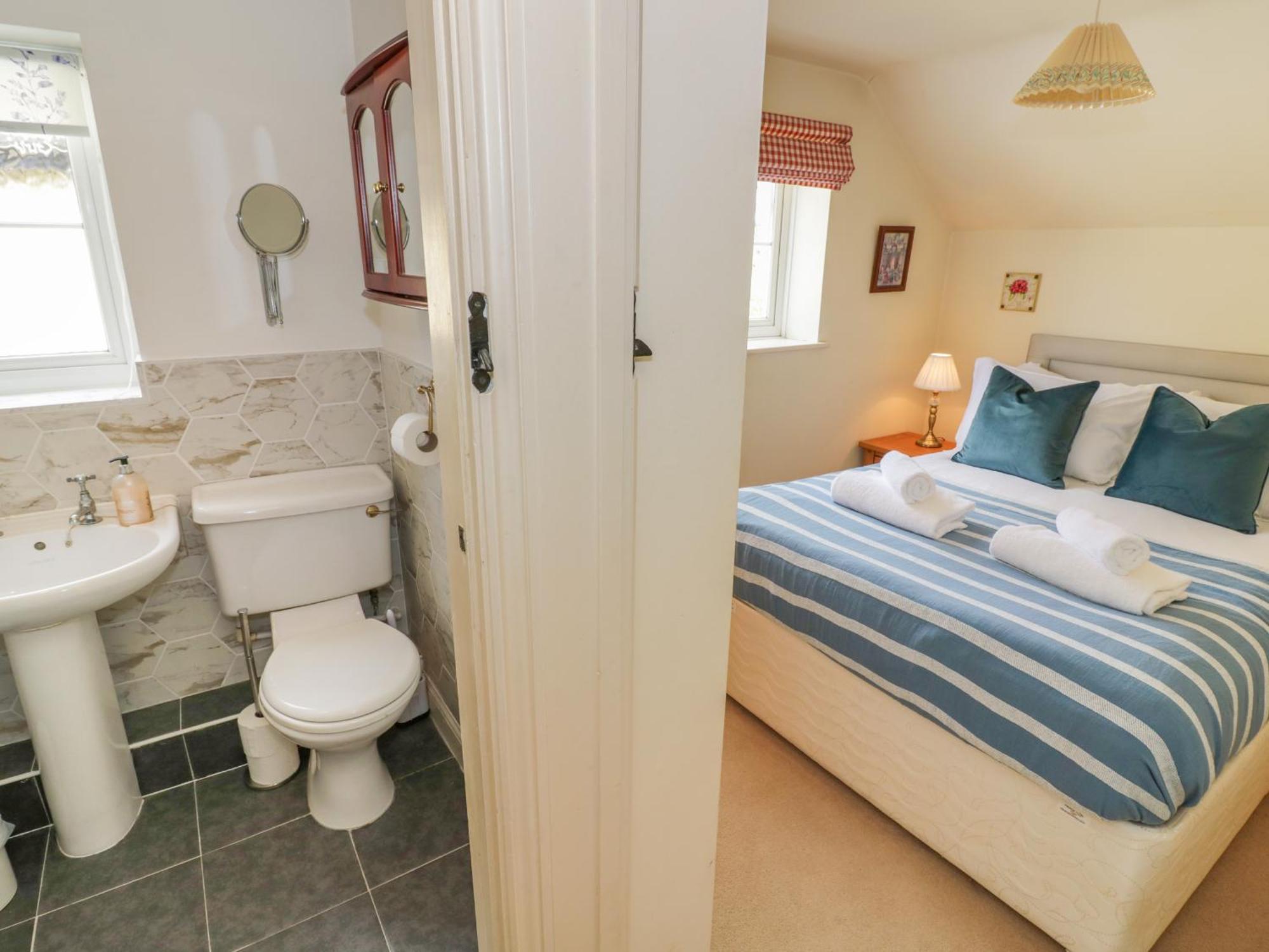 4 Lansdown Cottages Челтнъм Екстериор снимка